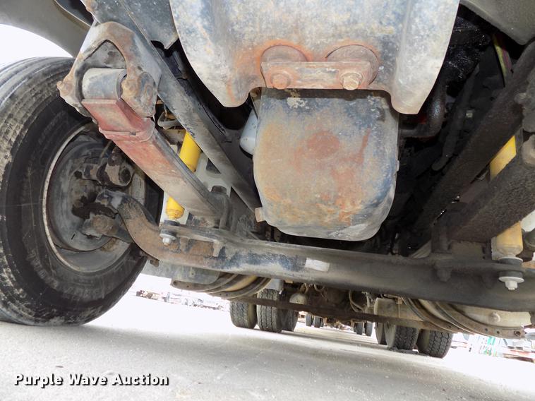 image for item DB8643 1993 White GMC WG64T semi truck