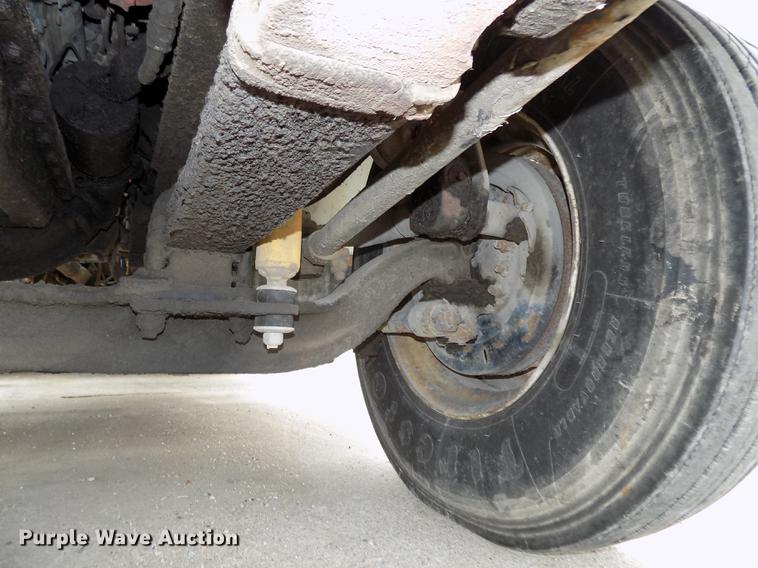 image for item DB8643 1993 White GMC WG64T semi truck