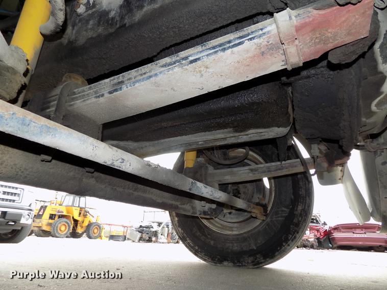 image for item DB8643 1993 White GMC WG64T semi truck