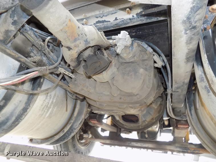 image for item DB8643 1993 White GMC WG64T semi truck