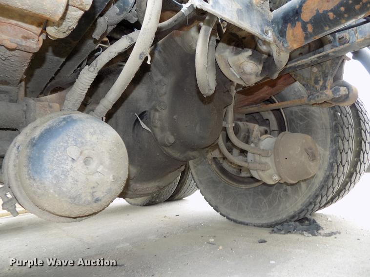 image for item DB8643 1993 White GMC WG64T semi truck