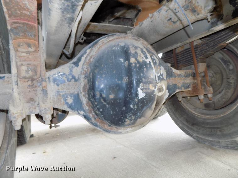 image for item DB8643 1993 White GMC WG64T semi truck