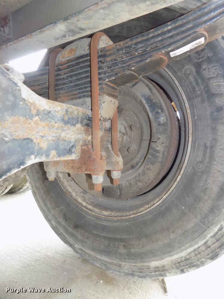 image for item DB8643 1993 White GMC WG64T semi truck