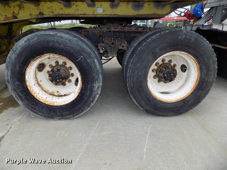 image for item DB8643 1993 White GMC WG64T semi truck