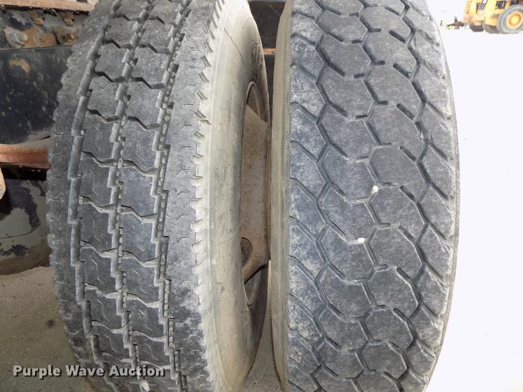 image for item DB8643 1993 White GMC WG64T semi truck