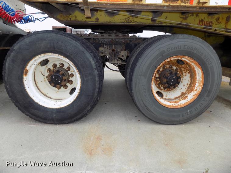 image for item DB8643 1993 White GMC WG64T semi truck