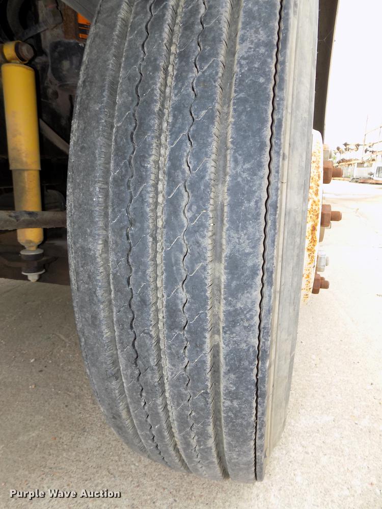 image for item DB8643 1993 White GMC WG64T semi truck