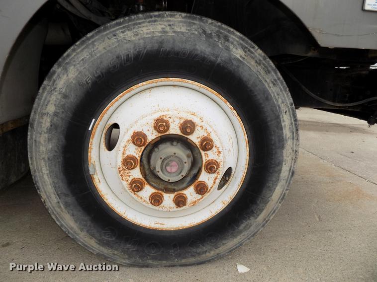 image for item DB8643 1993 White GMC WG64T semi truck