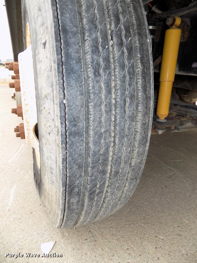 image for item DB8643 1993 White GMC WG64T semi truck