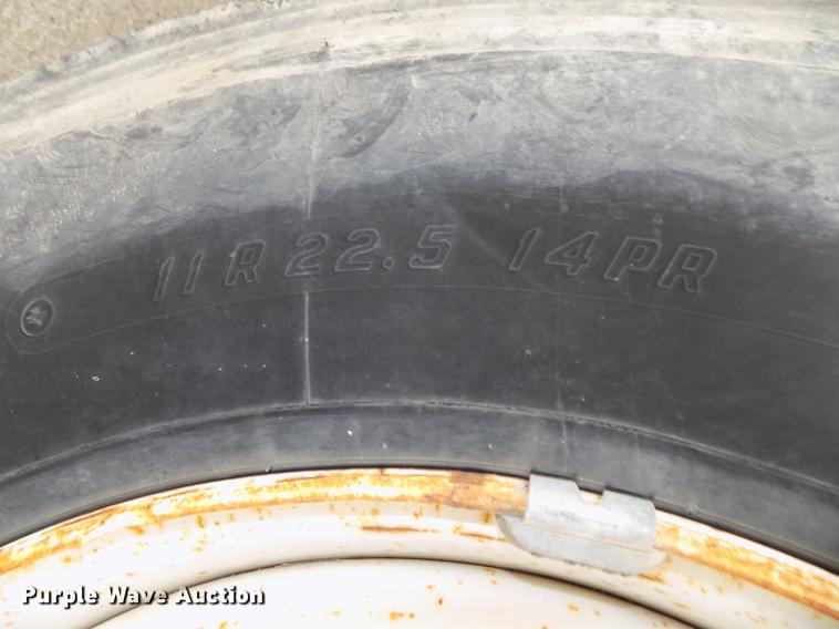 image for item DB8643 1993 White GMC WG64T semi truck