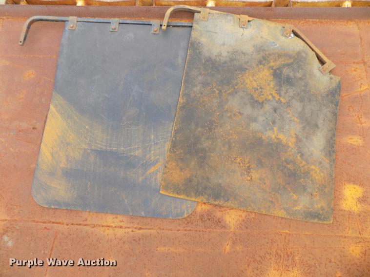 image for item DB8643 1993 White GMC WG64T semi truck