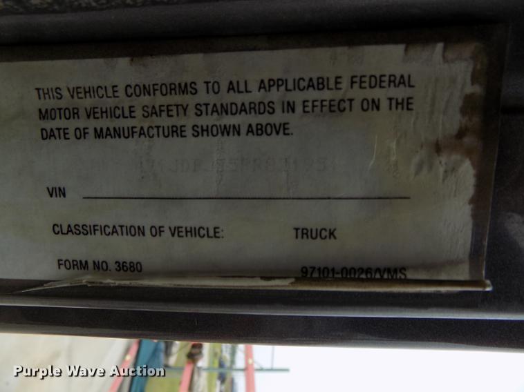 image for item DB8643 1993 White GMC WG64T semi truck