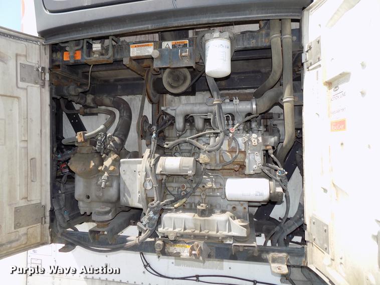 image for item DB8679 2007 Utility 3000R refrigerated van trailer