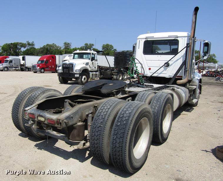 image for item DC0041 2012 Mack CXU613 semi truck