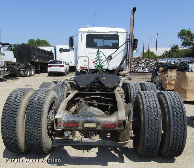 image for item DC0041 2012 Mack CXU613 semi truck