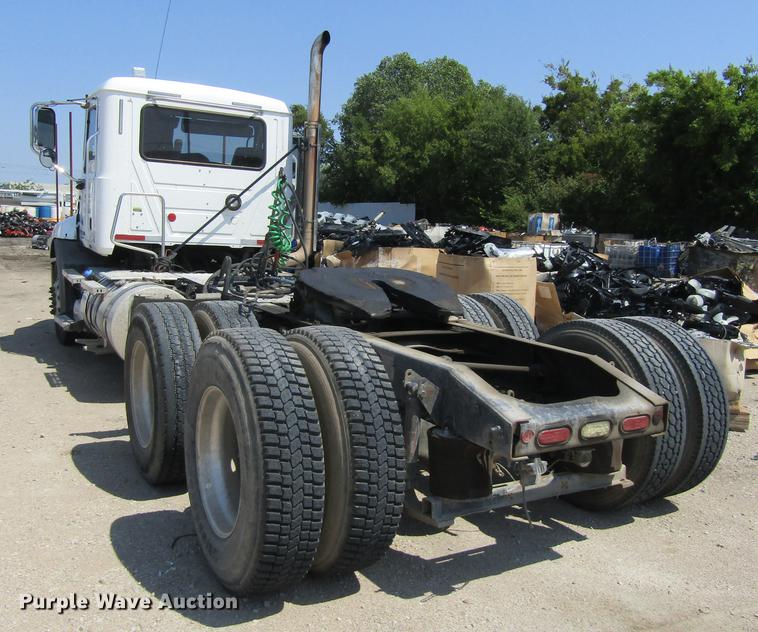 image for item DC0041 2012 Mack CXU613 semi truck