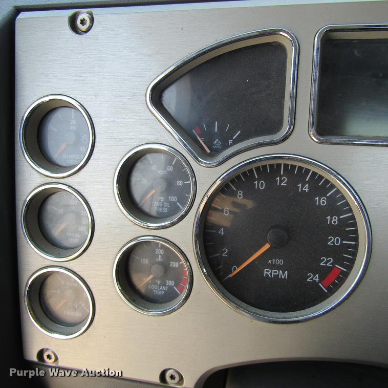 image for item DC0041 2012 Mack CXU613 semi truck