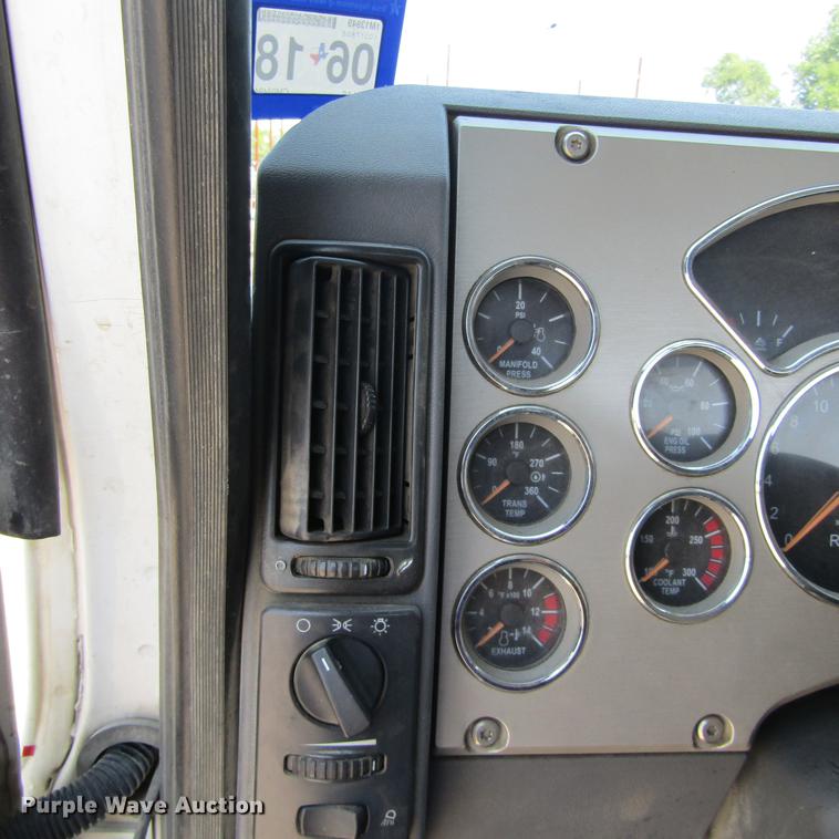 image for item DC0041 2012 Mack CXU613 semi truck