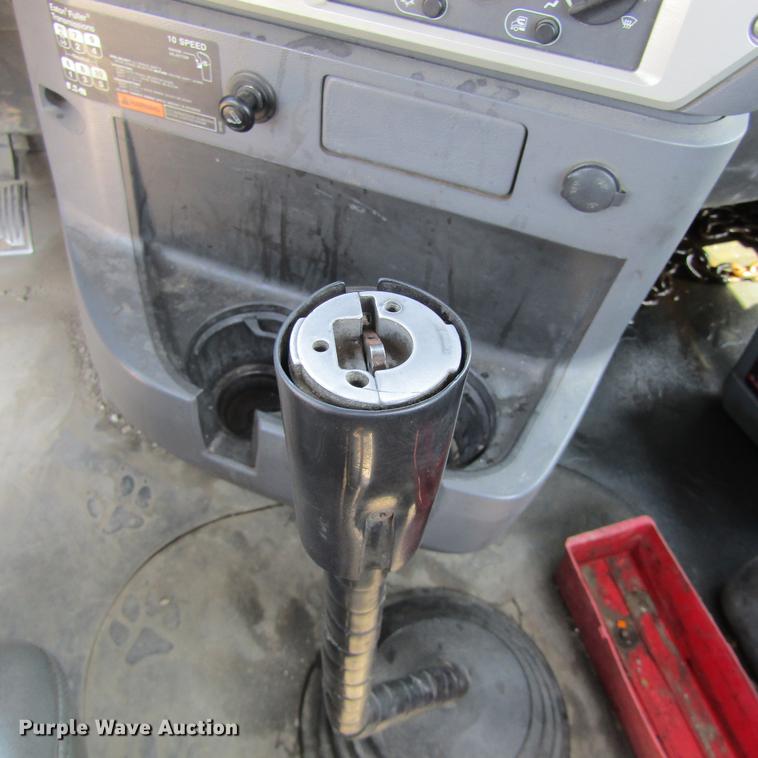 image for item DC0041 2012 Mack CXU613 semi truck