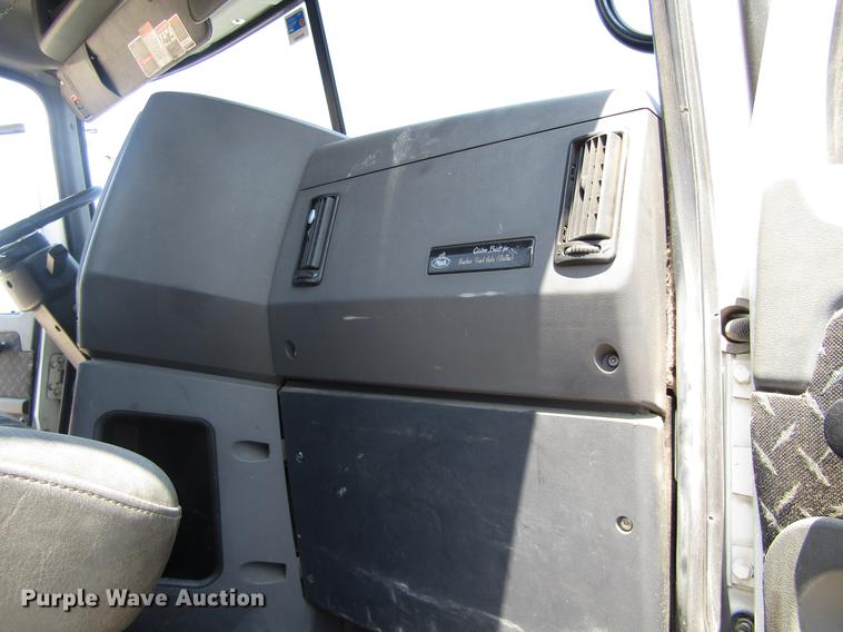 image for item DC0041 2012 Mack CXU613 semi truck