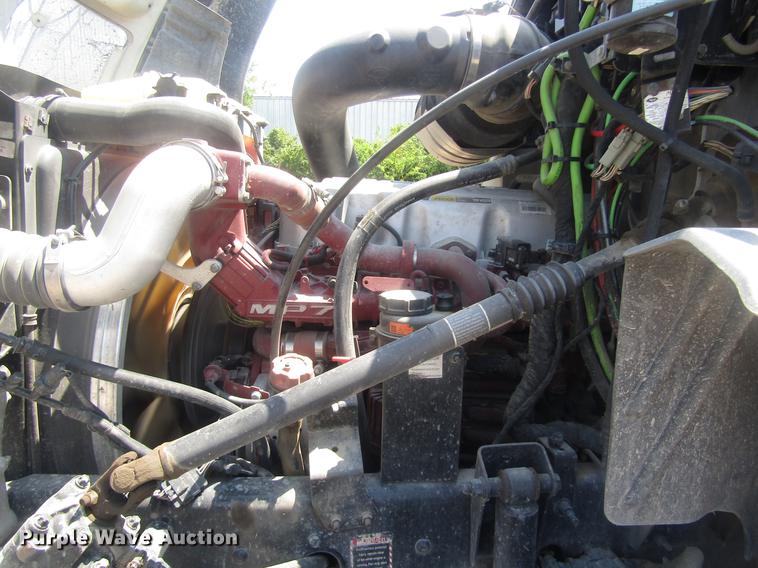 image for item DC0041 2012 Mack CXU613 semi truck