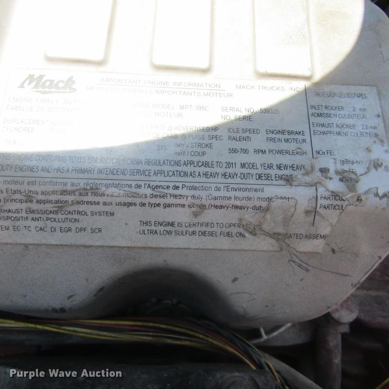 image for item DC0041 2012 Mack CXU613 semi truck