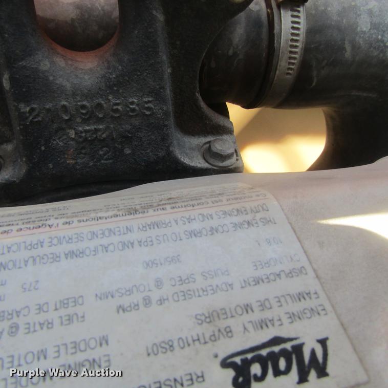 image for item DC0041 2012 Mack CXU613 semi truck