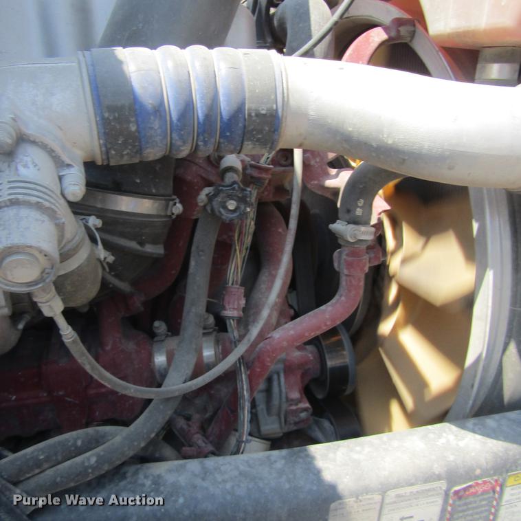 image for item DC0041 2012 Mack CXU613 semi truck