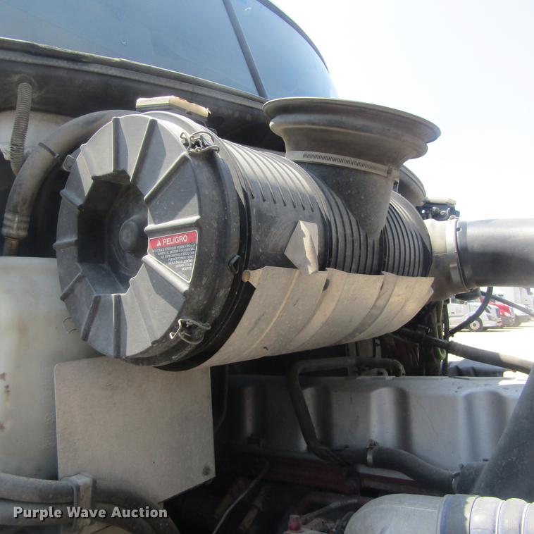 image for item DC0041 2012 Mack CXU613 semi truck