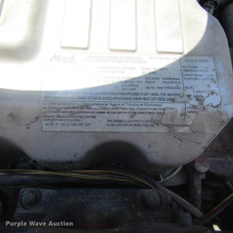 image for item DC0041 2012 Mack CXU613 semi truck