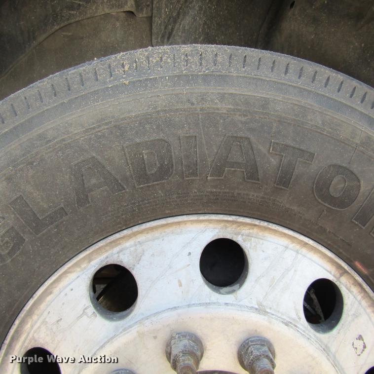 image for item DC0041 2012 Mack CXU613 semi truck