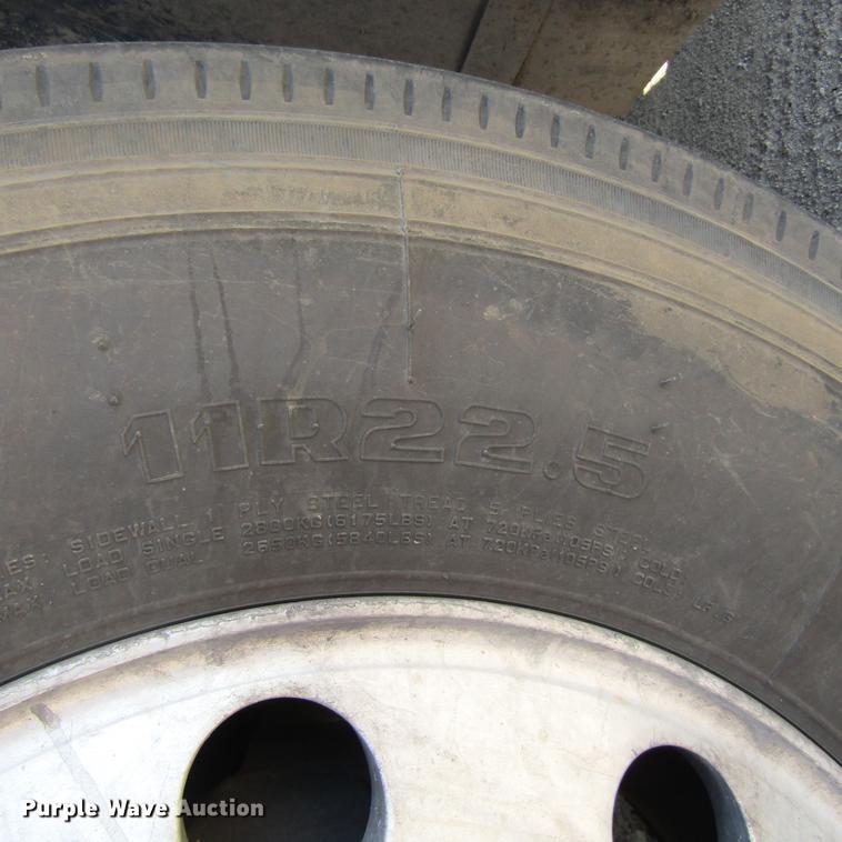 image for item DC0041 2012 Mack CXU613 semi truck