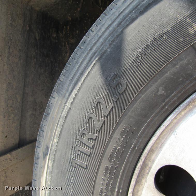 image for item DC0041 2012 Mack CXU613 semi truck