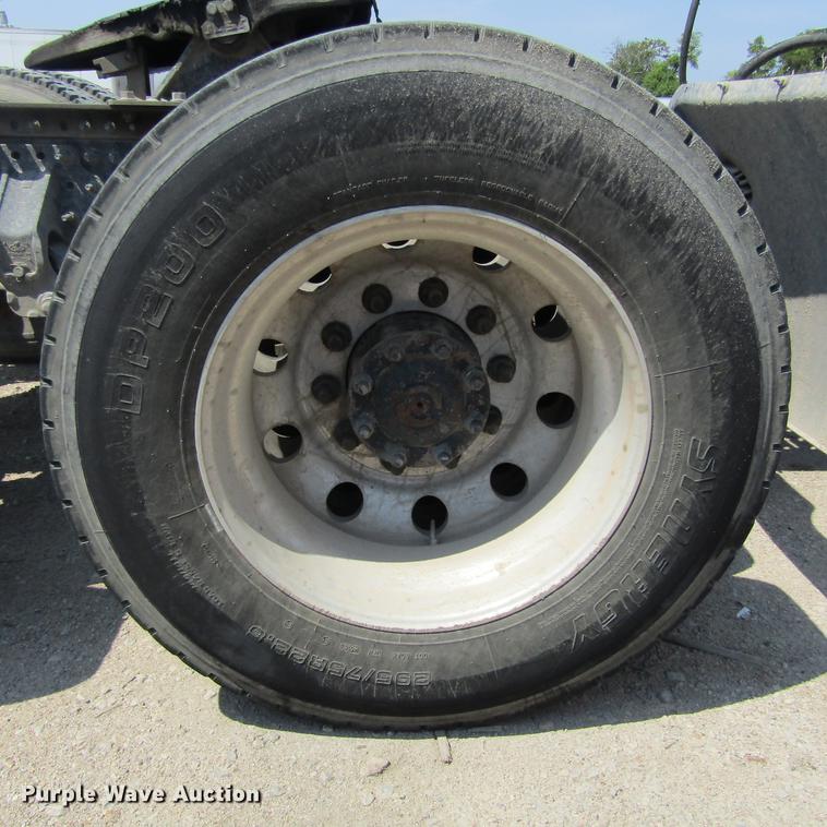 image for item DC0041 2012 Mack CXU613 semi truck