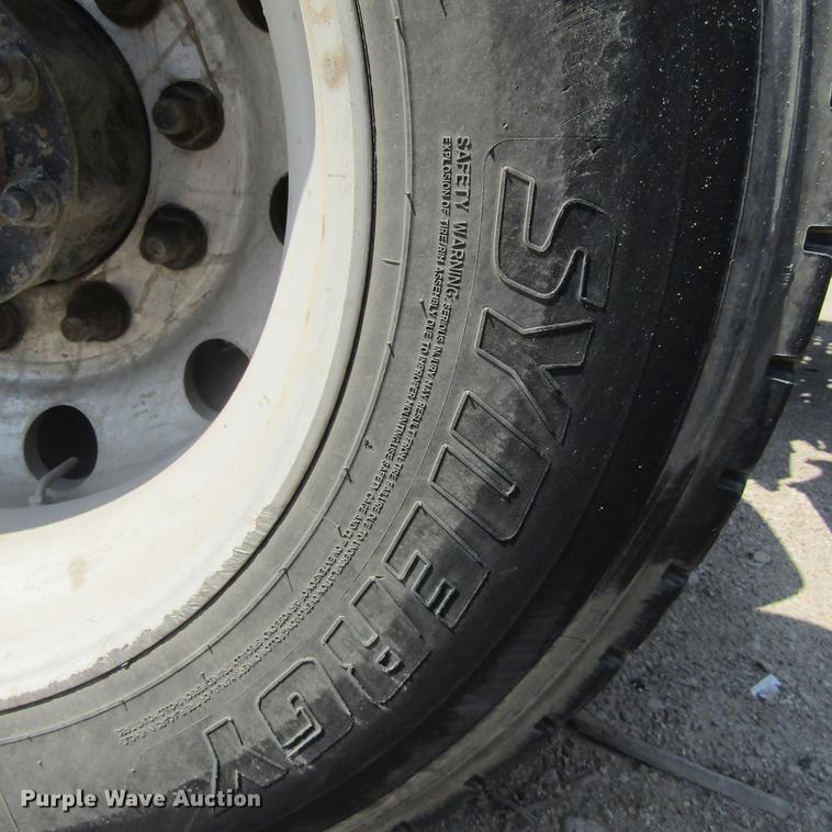 image for item DC0041 2012 Mack CXU613 semi truck