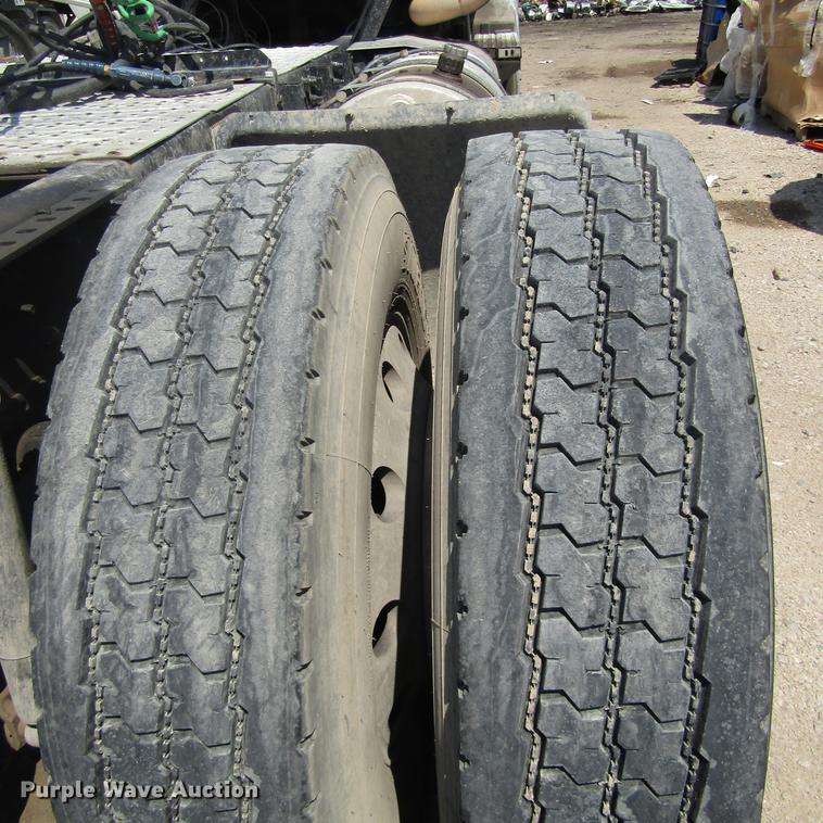 image for item DC0041 2012 Mack CXU613 semi truck