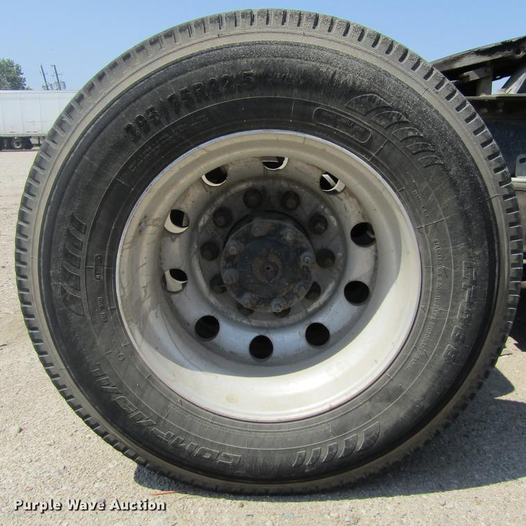 image for item DC0041 2012 Mack CXU613 semi truck