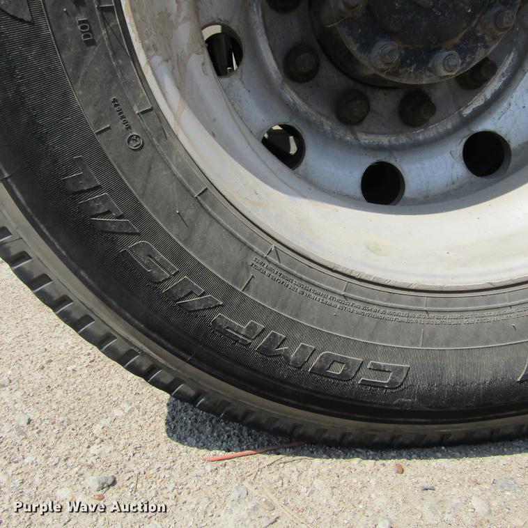 image for item DC0041 2012 Mack CXU613 semi truck