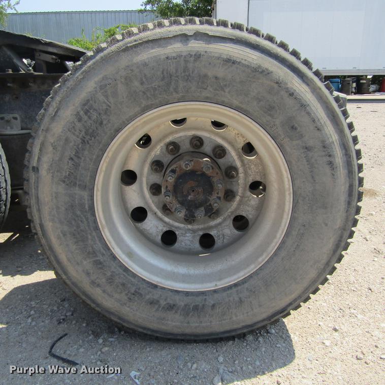 image for item DC0041 2012 Mack CXU613 semi truck