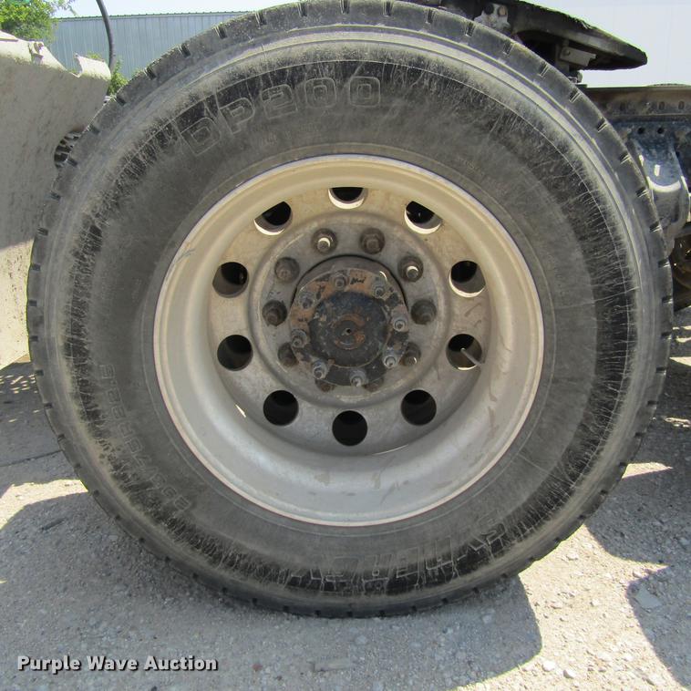 image for item DC0041 2012 Mack CXU613 semi truck