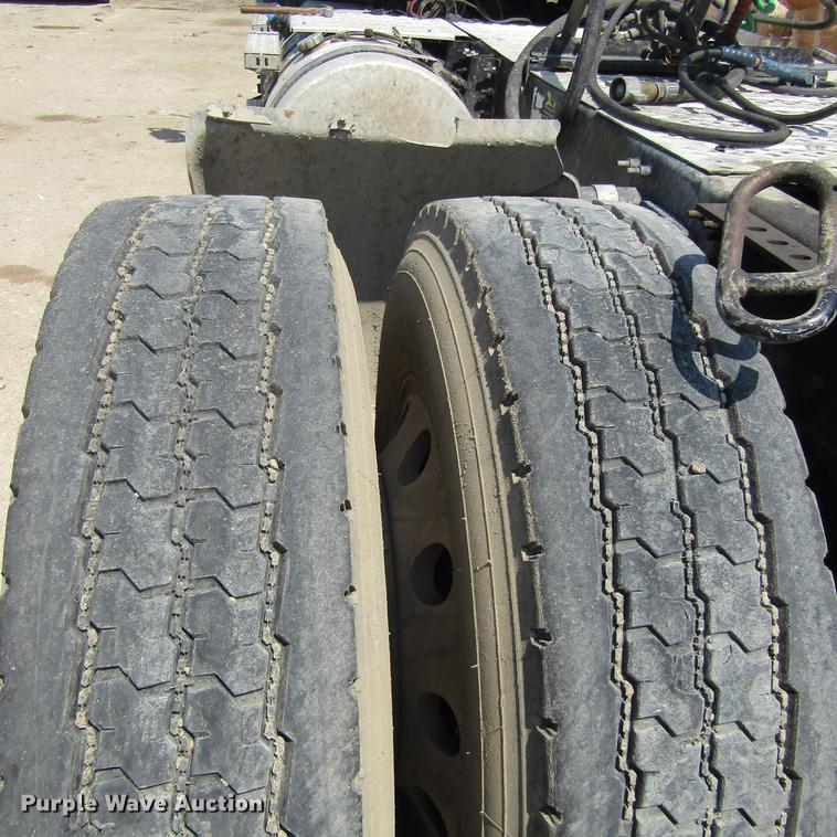 image for item DC0041 2012 Mack CXU613 semi truck