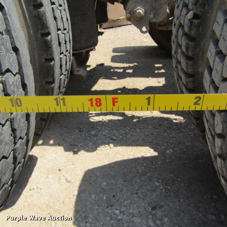 image for item DC0041 2012 Mack CXU613 semi truck