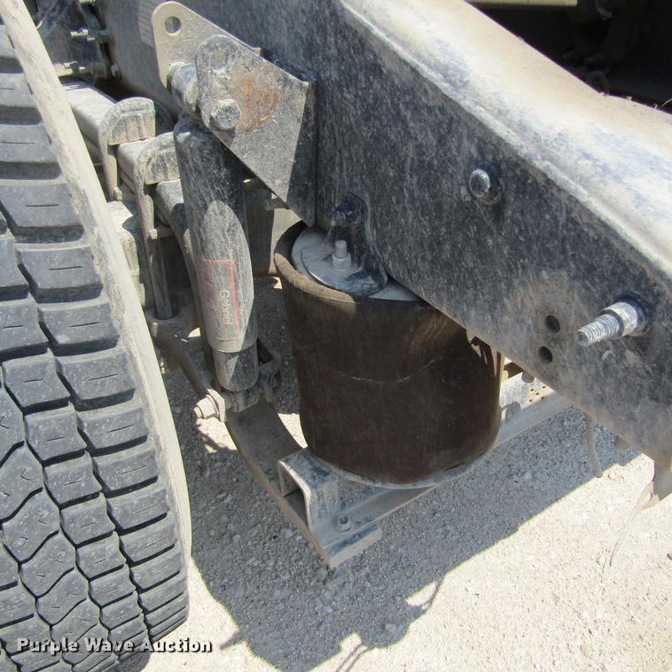 image for item DC0041 2012 Mack CXU613 semi truck