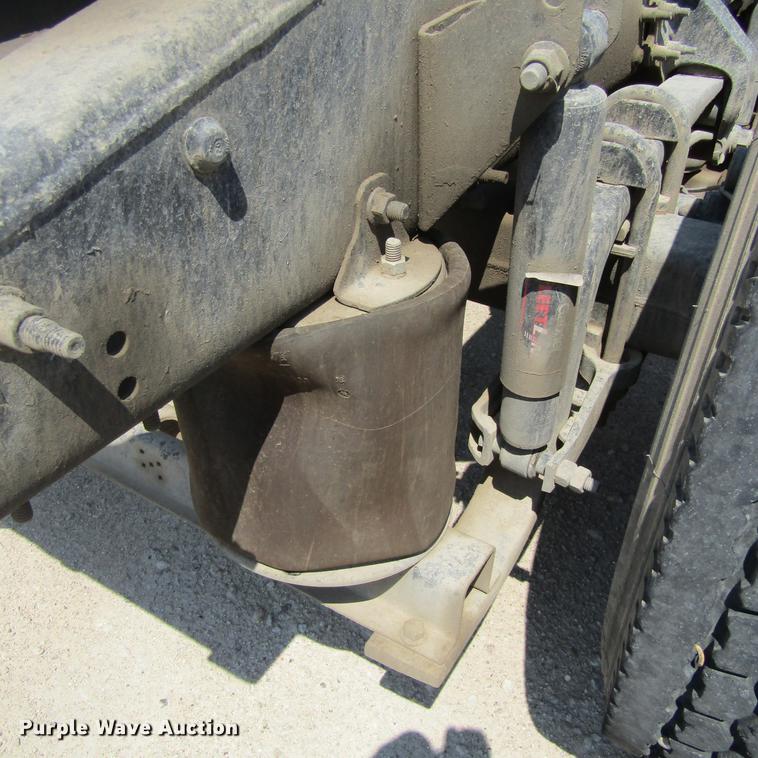 image for item DC0041 2012 Mack CXU613 semi truck