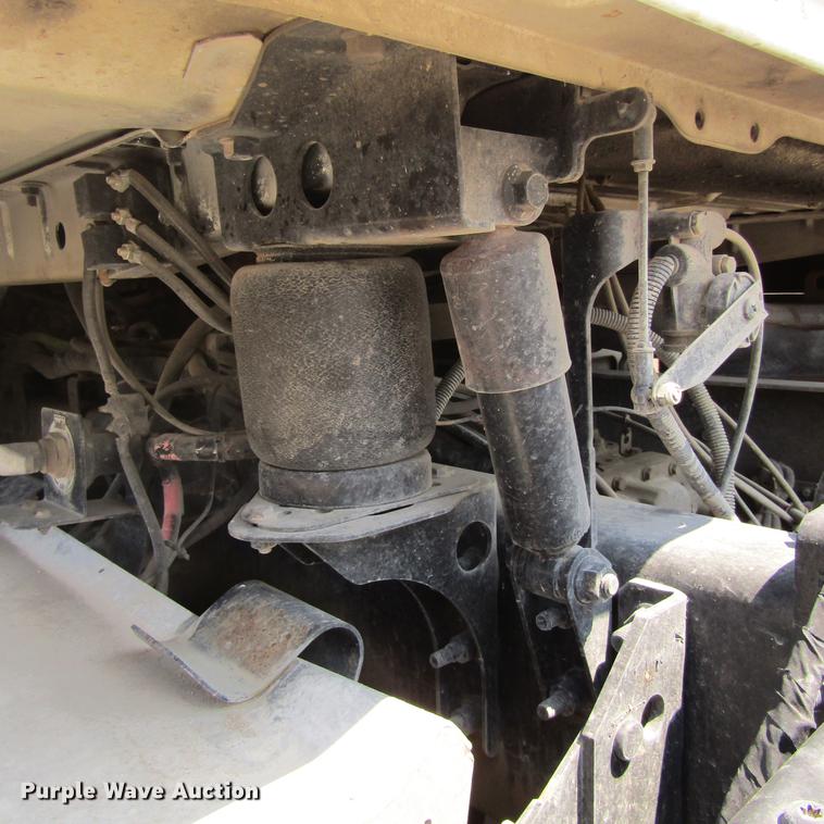 image for item DC0041 2012 Mack CXU613 semi truck