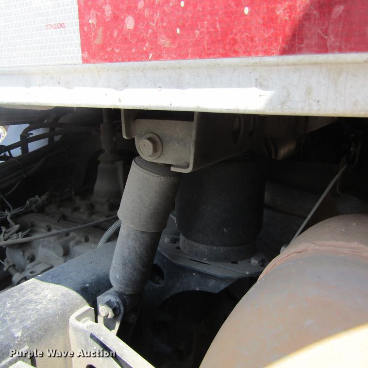 image for item DC0041 2012 Mack CXU613 semi truck