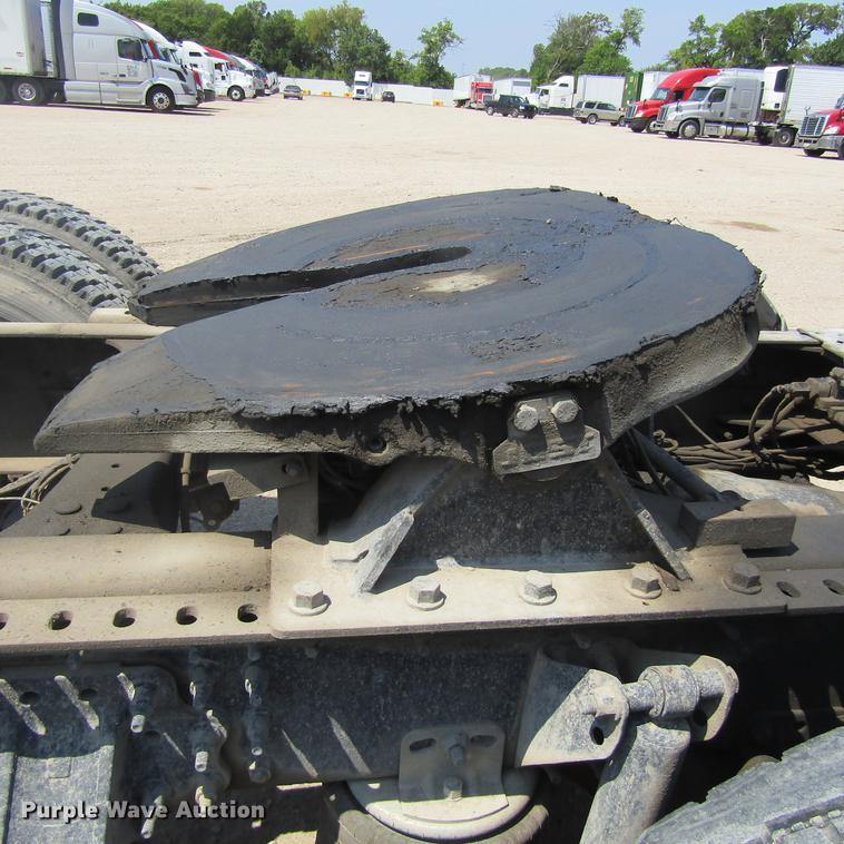 image for item DC0041 2012 Mack CXU613 semi truck