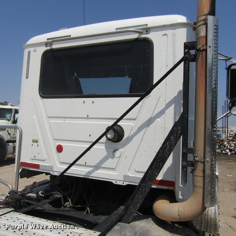 image for item DC0041 2012 Mack CXU613 semi truck