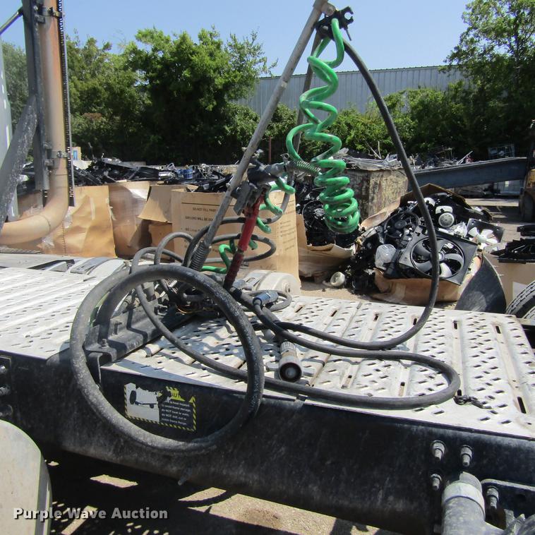 image for item DC0041 2012 Mack CXU613 semi truck