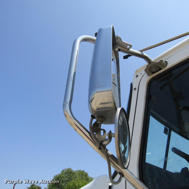 image for item DC0041 2012 Mack CXU613 semi truck